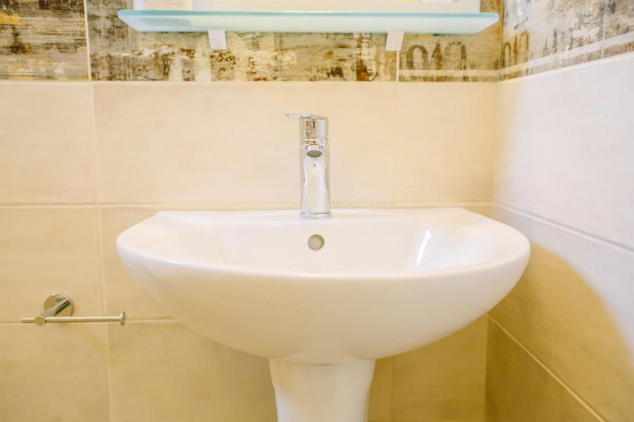 Kelly Apartments Ipsos Ngoại thất bức ảnh